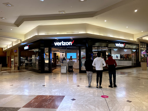 Shopping Mall «Oakdale Mall», reviews and photos, Harry L Dr #601-635, Johnson City, NY 13790, USA