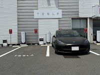 Tesla充電スタンド