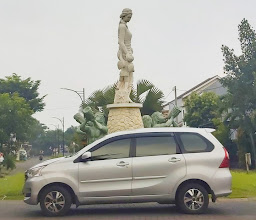 Patung Mas Dewa photo