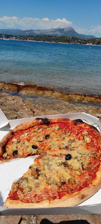 Plats et boissons du Pizzeria La Pizza Des Roches Bleues - Le Pradet - n°1