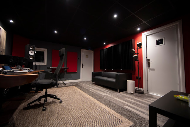 Reviews of Red room studios in Southampton - Music store