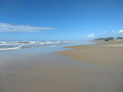 Photo de Praia de Albatroz avec rivage droit, long