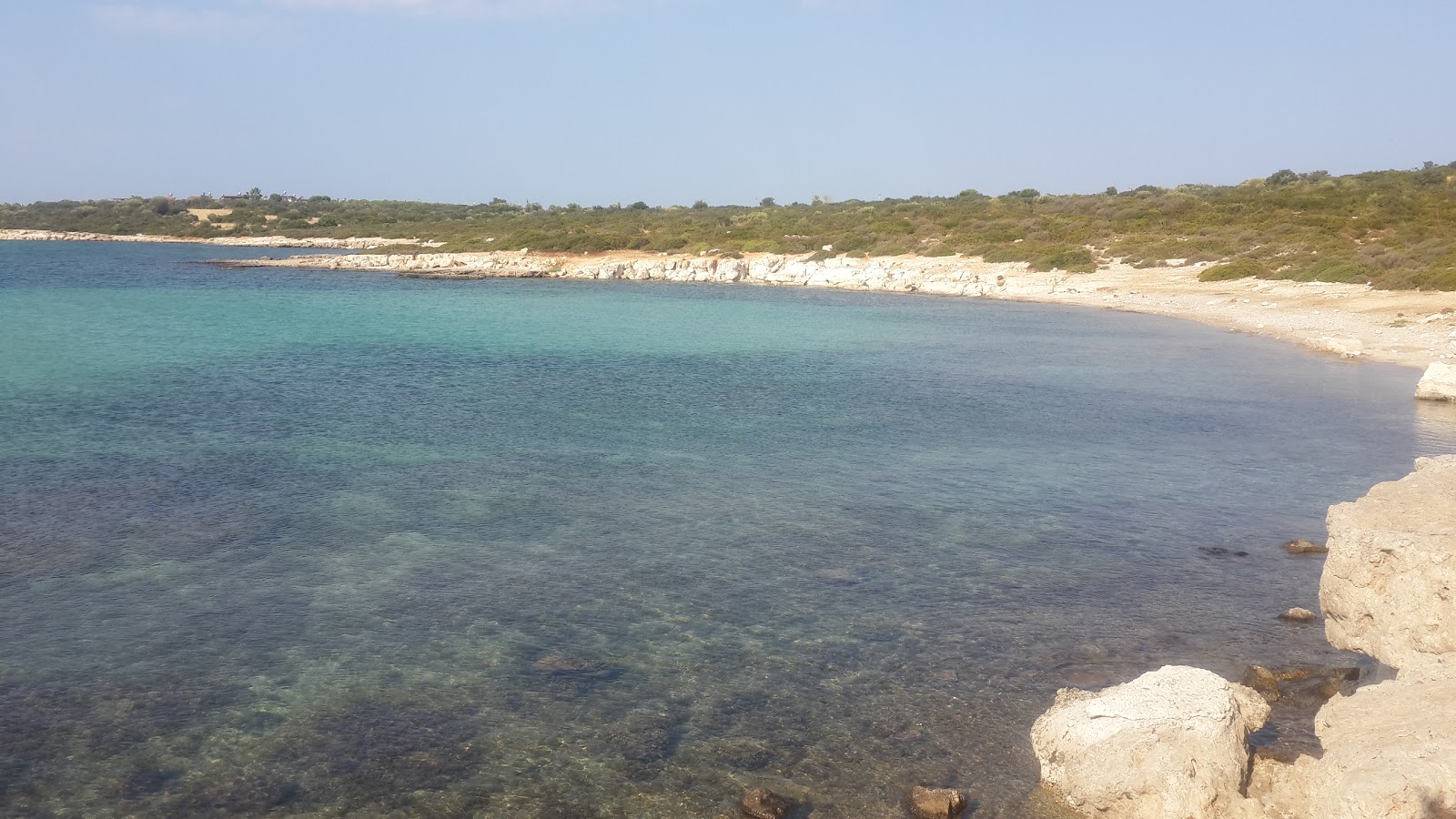 Akvaryum plaji的照片 带有碧绿色纯水表面