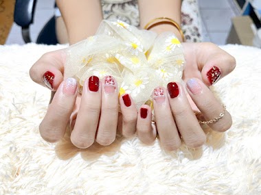 Fah & First Salon เสริมสวย ครบวงจร (ฟองฟ้าซาลอน)