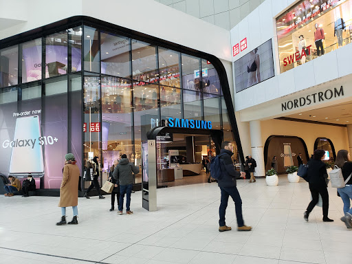 Samsung Experience Store - Toronto Eaton Centre
