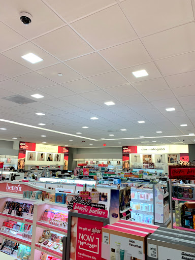 Hair Salon «Ulta Beauty», reviews and photos, 700 N Milwaukee Ave #117, Vernon Hills, IL 60061, USA