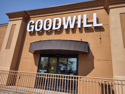 Thrift Store «Goodwill - Minnetonka», reviews and photos, 13820 Wayzata Blvd, Minnetonka, MN 55305, USA