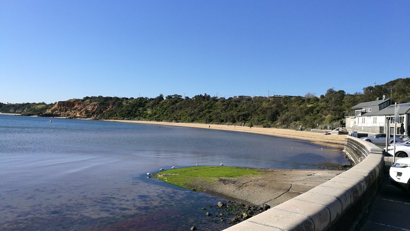 Half Moon Bay each'in fotoğrafı düz ve uzun ile birlikte