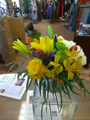 Florist «Plump Chicago Flower Shop», reviews and photos, 411 E Oakwood Blvd, Chicago, IL 60653, USA