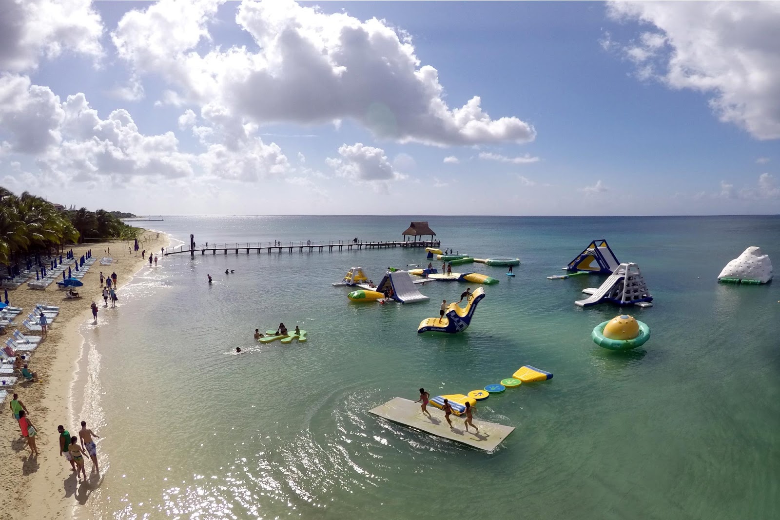 Foto de Playa Mía con playa amplia