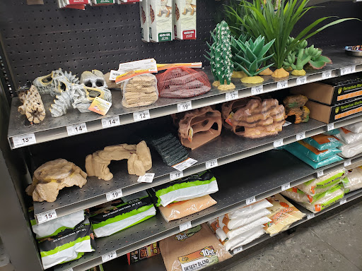 Pet Supply Store «Petco Animal Supplies», reviews and photos, 210 Nut Tree Pkwy, Vacaville, CA 95687, USA
