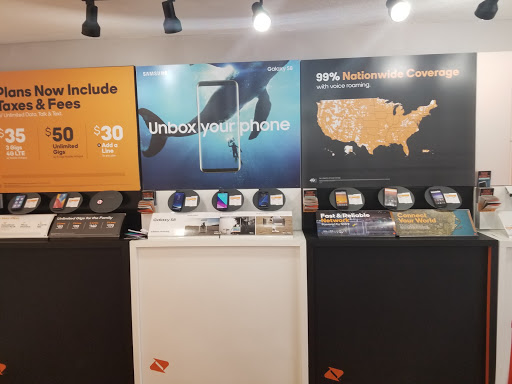 Telecommunications Service Provider «Boost Mobile Store Dream Team Wireless», reviews and photos, 2016 University Blvd N, Jacksonville, FL 32211, USA