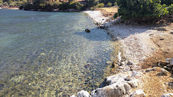 Foto von Plati beach Port befindet sich in natürlicher umgebung