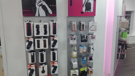 Cell Phone Store «T-Mobile», reviews and photos, 6800 Schaefer Rd, Dearborn, MI 48126, USA