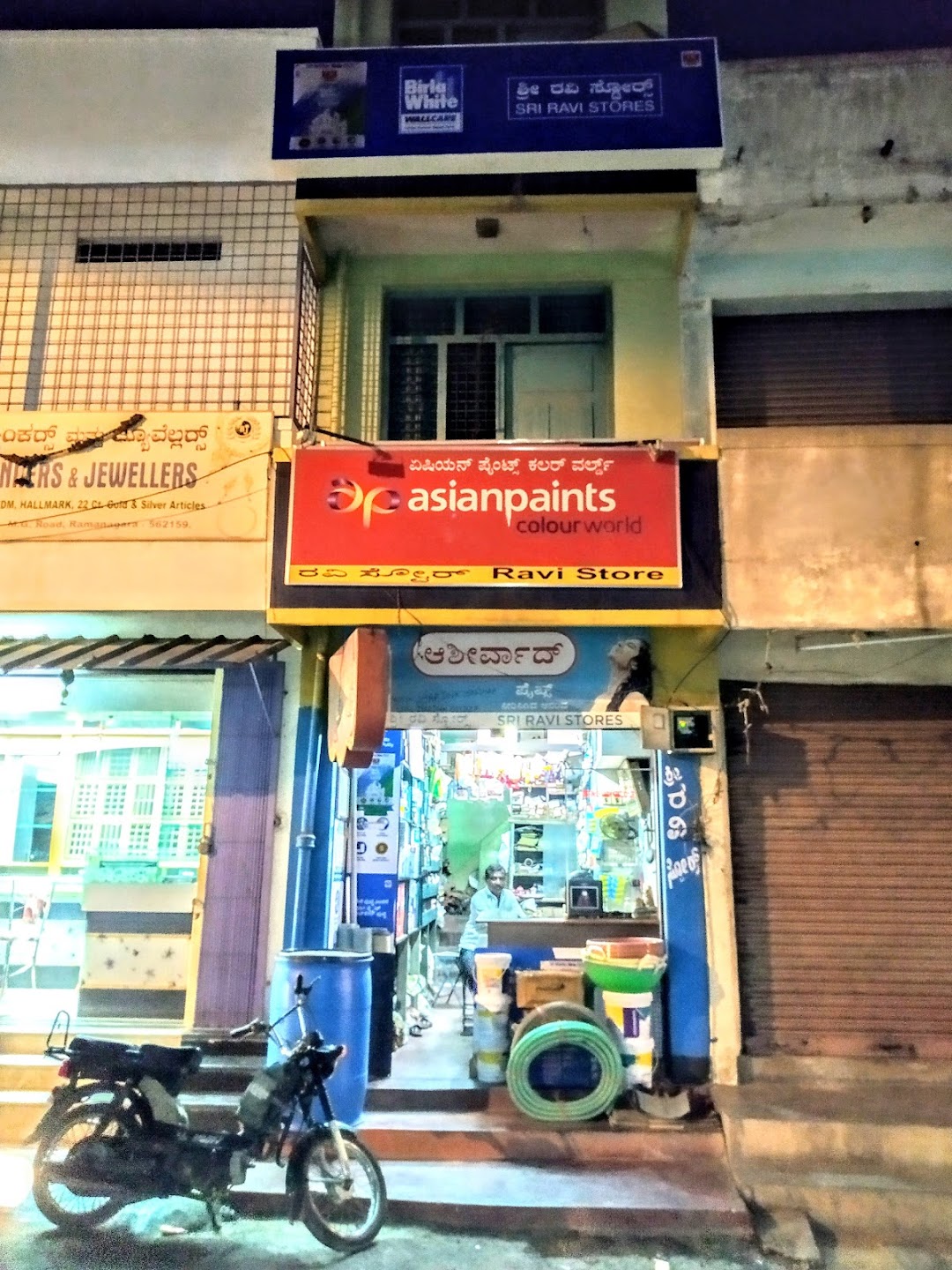 Ravi stores