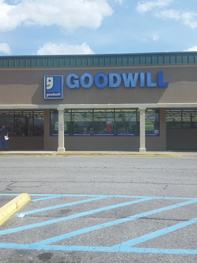 Thrift Store «Goodwill College Park Retail Store», reviews and photos, 6531 College Park Square, Virginia Beach, VA 23464, USA