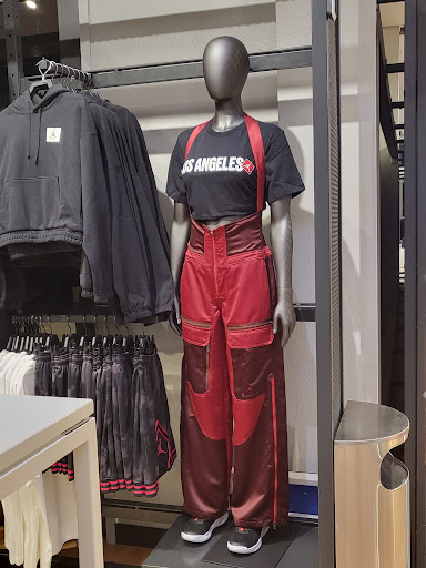 Clothing Store «Nike The Grove», reviews and photos, 189 The Grove Dr, Los Angeles, CA 90036, USA