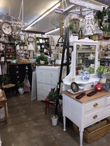 Antique Store «Merchant Square», reviews and photos, 1509 N Arizona Ave, Chandler, AZ 85225, USA