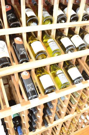 Liquor Store «Esplanade Wine & Spirits», reviews and photos, 2948 W Euclid Ave, Arlington Heights, IL 60005, USA