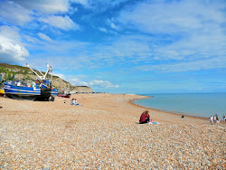 Hastings Plajı'in fotoğrafı uçurumlarla desteklenmiş