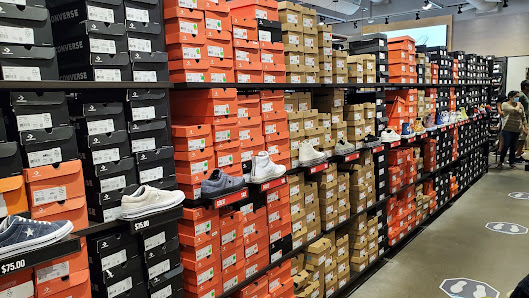 Converse Store 4977 International Dr Suite 3B09, Orlando, FL 32819