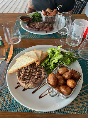 DVBeach Bar lounge et restaurant à Divonne-les-Bains