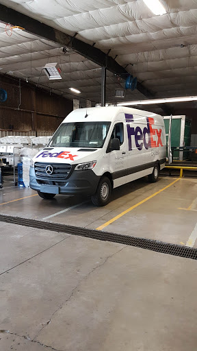 Shipping and Mailing Service «FedEx Ship Center», reviews and photos, 130 Howell Dr, Elizabethtown, KY 42701, USA