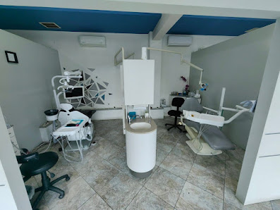 ES Dental Plaza Infiniti, Blvd. Gustavo Díaz Ordaz 16620, Pinos de Narez, 22127 Tijuana, B.C., México