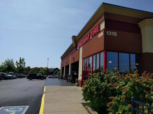 Tire Shop «Discount Tire Store - Gallatin, TN», reviews and photos, 1315 Nashville Pike, Gallatin, TN 37066, USA