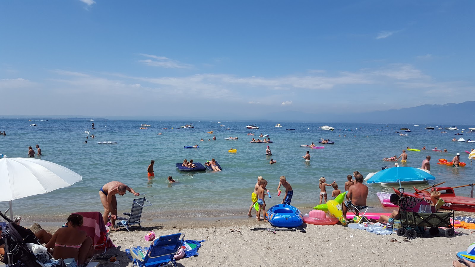 Fotografie cu Spiaggia D'Oro zonele de facilități
