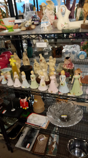 Thrift Store «Thunderbird & Scottsdale Goodwill Retail Store & Donation Center», reviews and photos, 14202 N Scottsdale Rd, Scottsdale, AZ 85254, USA