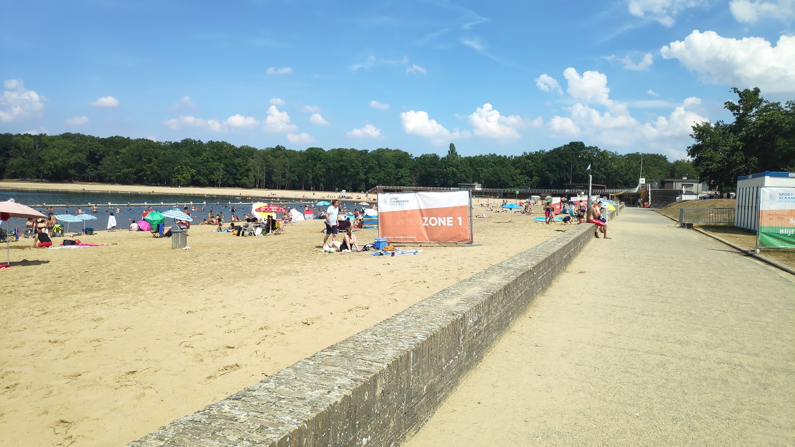 Fotografie cu Hofstade strand cu o suprafață de nisip beige