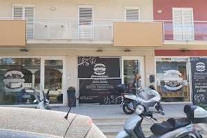 “Revolution Style”, Parrucchieri Donna, Parrucchieri Uomo, Barber Shop, Barbiere, Centro Estetica, Massaggi