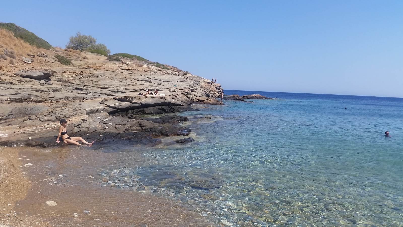 Saoures beach'in fotoğrafı vahşi alan