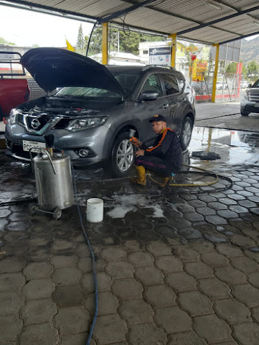 Opiniones de Mecánica en Tumbaco Autocar en Quito - Taller de reparación de automóviles