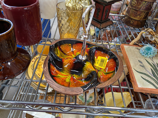 Thrift Store «Goodwill Store & Donation Center», reviews and photos, 543 North Ave, Glendale Heights, IL 60139, USA