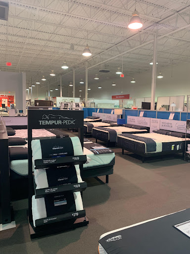 Furniture Store «Value City Furniture», reviews and photos, 945 E Lewis and Clark Pkwy, Clarksville, IN 47129, USA