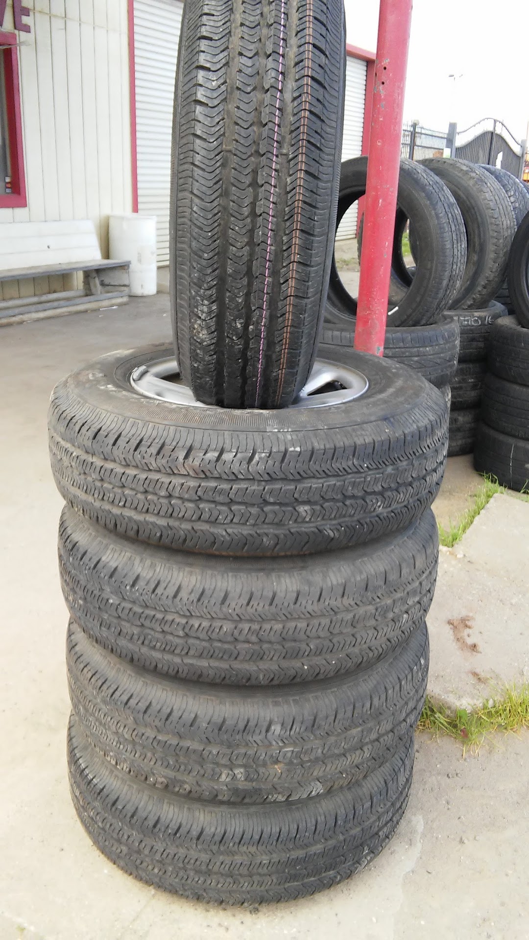 In & Out Tires and Batteries