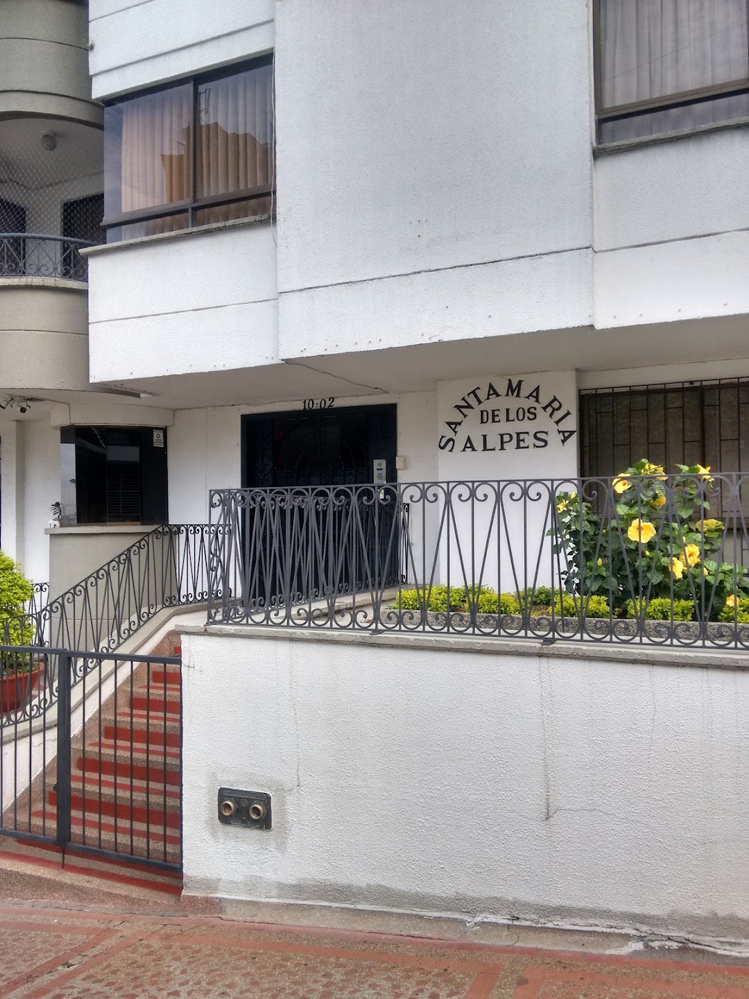 Edificio Santa María De Los Alpes