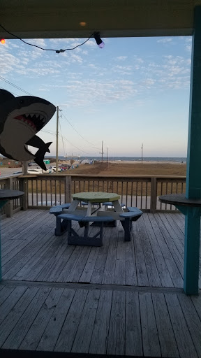 Bar & Grill «Sharkies On The Beach Bar & Grill», reviews and photos, 10 Surf Dr, Surfside Beach, TX 77541, USA