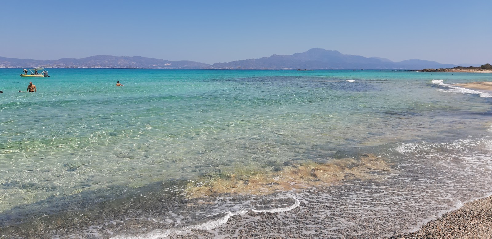 Fotografie cu Katharada beach și așezarea