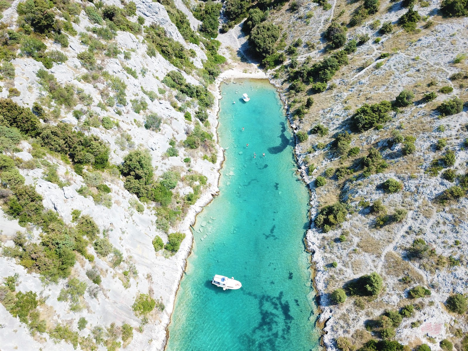Foto von Borovica Cove mit schmutzig Sauberkeitsgrad