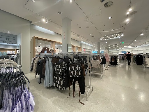 Clothing Store «H&M», reviews and photos, 4200 Conroy Rd, Orlando, FL 32839, USA