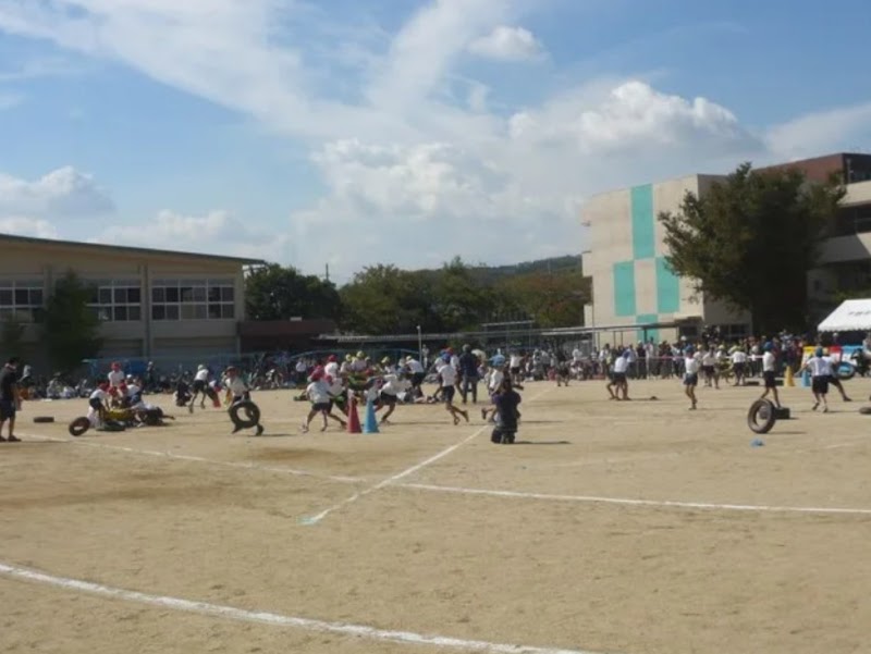 平群町立平群小学校