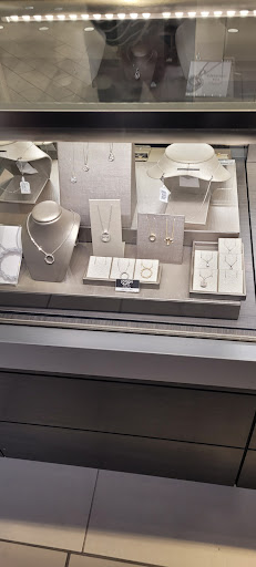Jewelry Store «Kay Jewelers», reviews and photos, 147 St Clair Square, Fairview Heights, IL 62208, USA