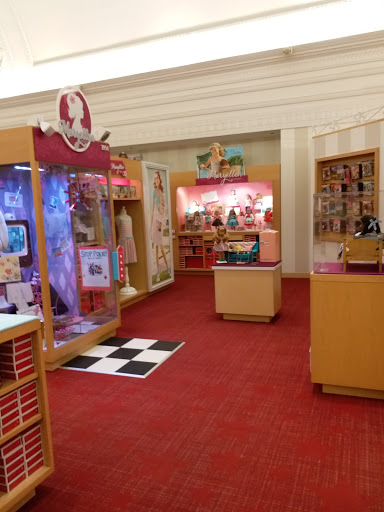 Shopping Mall «Water Tower Place», reviews and photos, 835 N Michigan Ave, Chicago, IL 60611, USA