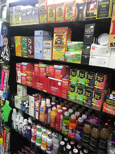 Tobacco Shop «The Hub Smoke Shop & Gifts», reviews and photos, 6410 N Oak Trafficway, Kansas City, MO 64118, USA