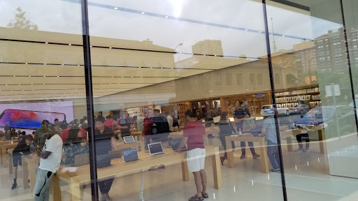 Computer Store «Apple Country Club Plaza», reviews and photos, 227 Nichols Rd, Kansas City, MO 64112, USA