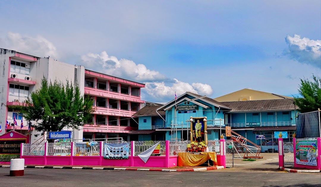 โรงเรียนเทศบาล 4 (วัดมหาธาตุวรวิหาร)