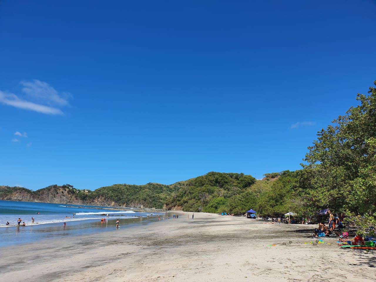 Foto de Prieta Beach com areia cinza superfície